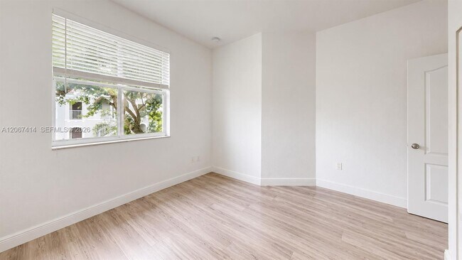 Building Photo - 1652 SE 28th St