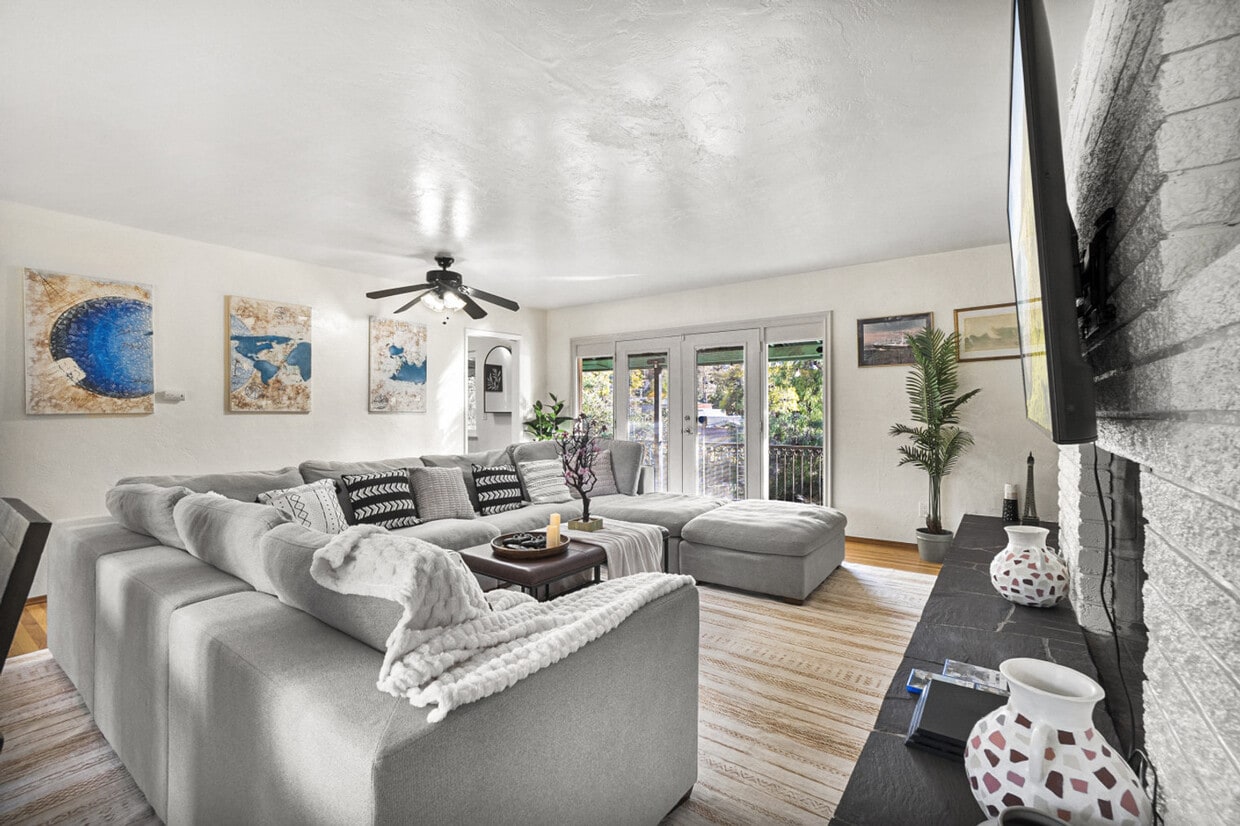 Foto principal - 4989 Randlett Dr