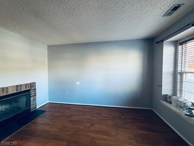 Foto del edificio - 34 Colleen Ct