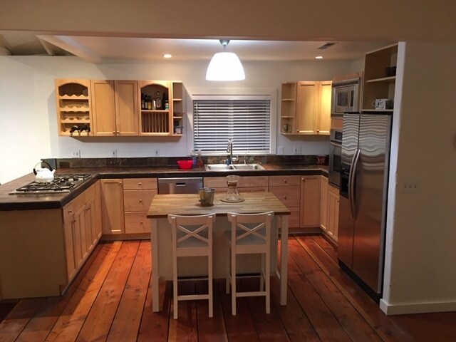 Vista de la cocina desde el comedor. - 285 Washburn Ave