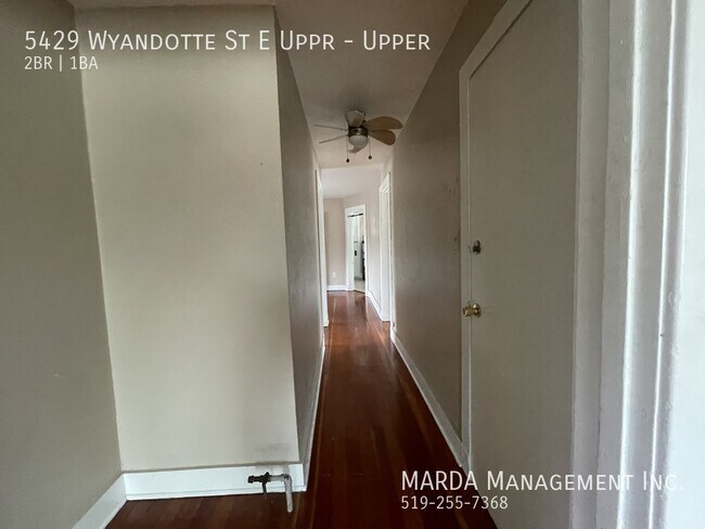 Building Photo - CHARMING 2 BED/1BATH UPPER UNIT + HYDRO & GAS