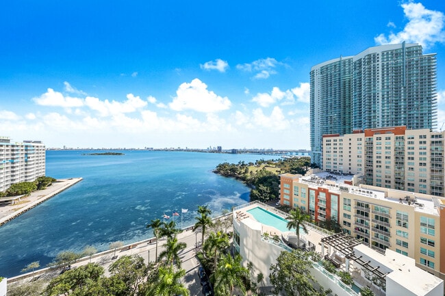 Building Photo - 2020 N Bayshore Dr