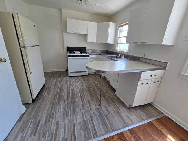 Foto del edificio - $900 - 2 Bedroom 1 Bathroom Townhome