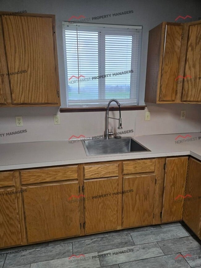 Building Photo - R325C