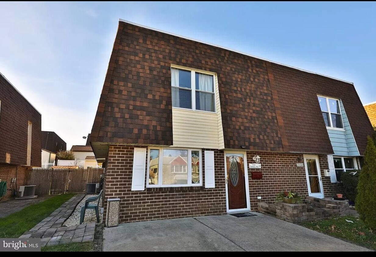Primary Photo - 2162 Conwell Ave