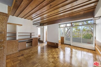 Building Photo - 1807 1/2 Edgecliffe Dr