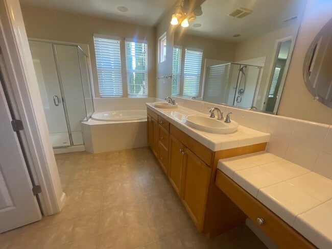 Photo - $500 Move In Special!! SPACIOUS 4 BEDROOM ... House