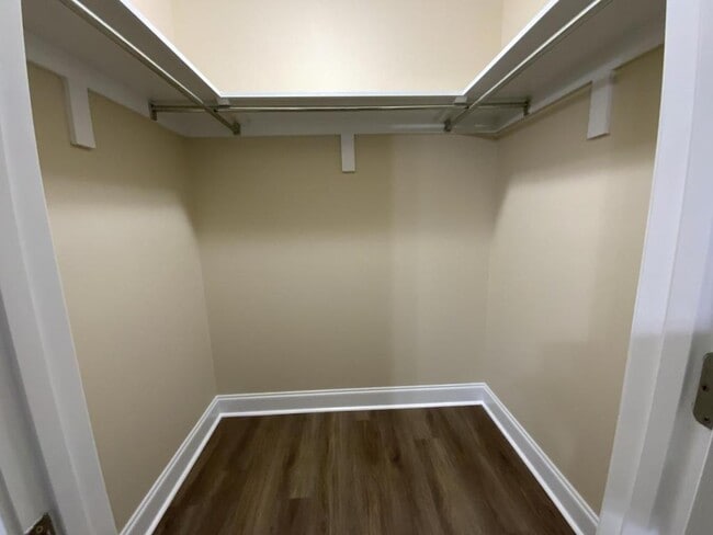 Foto del edificio - 104 Lakeview Commons Dr