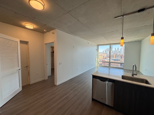 Foto del edificio - 1001 W Chicago Ave