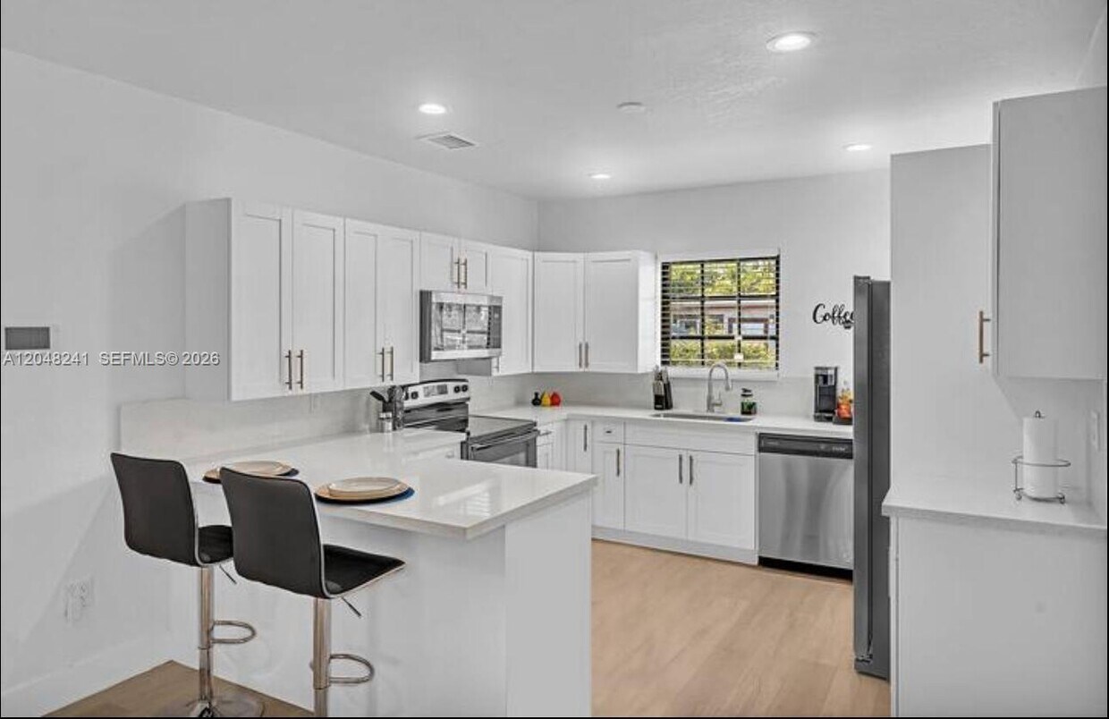 Foto del edificio - 860 NW 17th Ct