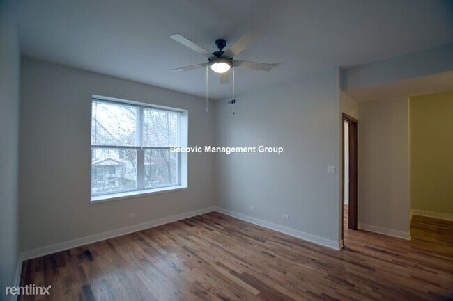 Foto del edificio - 3804 W Montrose Ave