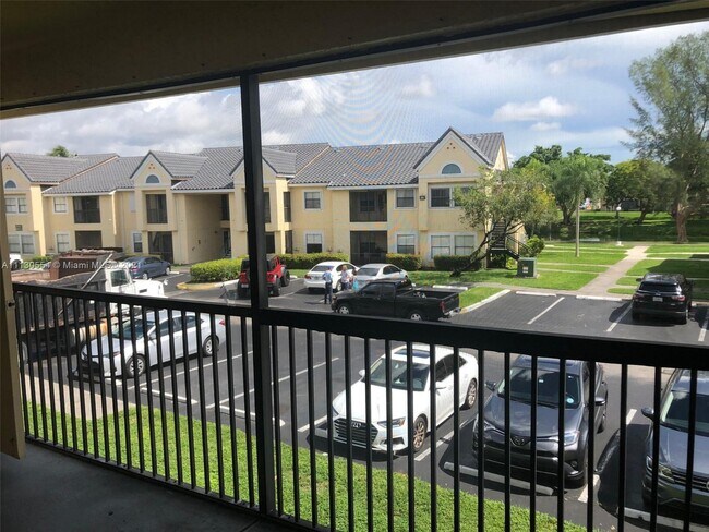 Building Photo - 10360 SW 150th Ct