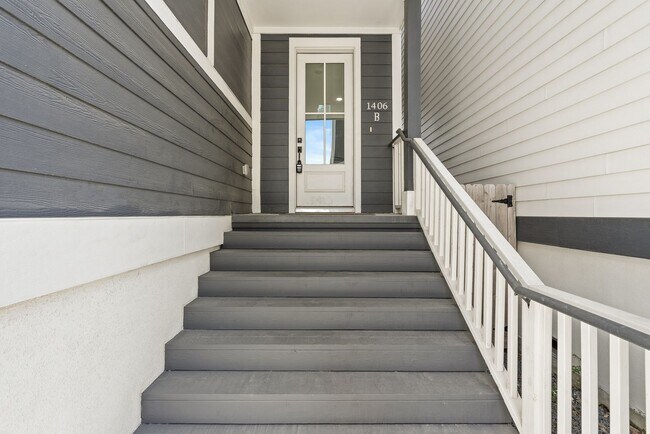 Building Photo - Welcome to this beautiful home in the high...
