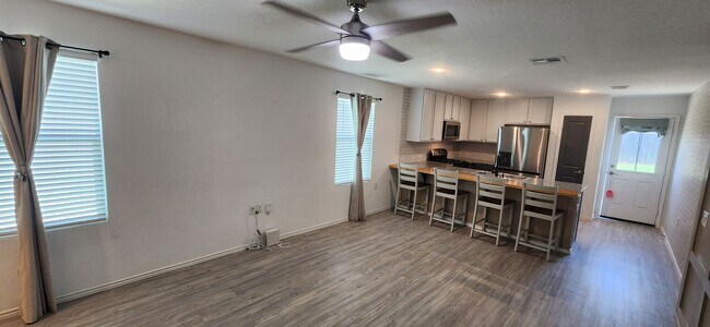 Foto del edificio - Charming 2-Bed, 2-Bath Home in Thea Meadows