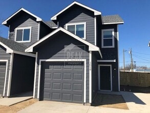 Building Photo - 1614 Ash Crescent St