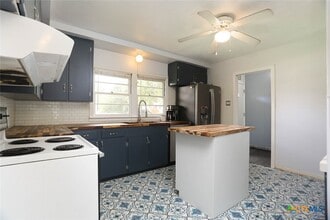 Building Photo - 621 Hackberry St