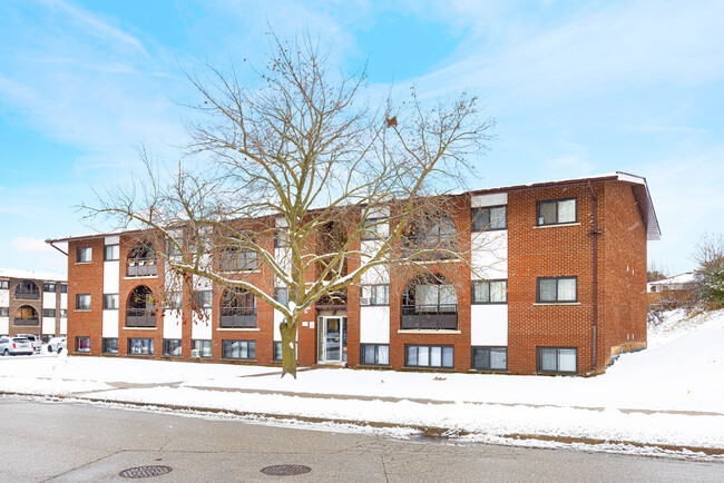 Building Photo - 118-124 Christopher Dr