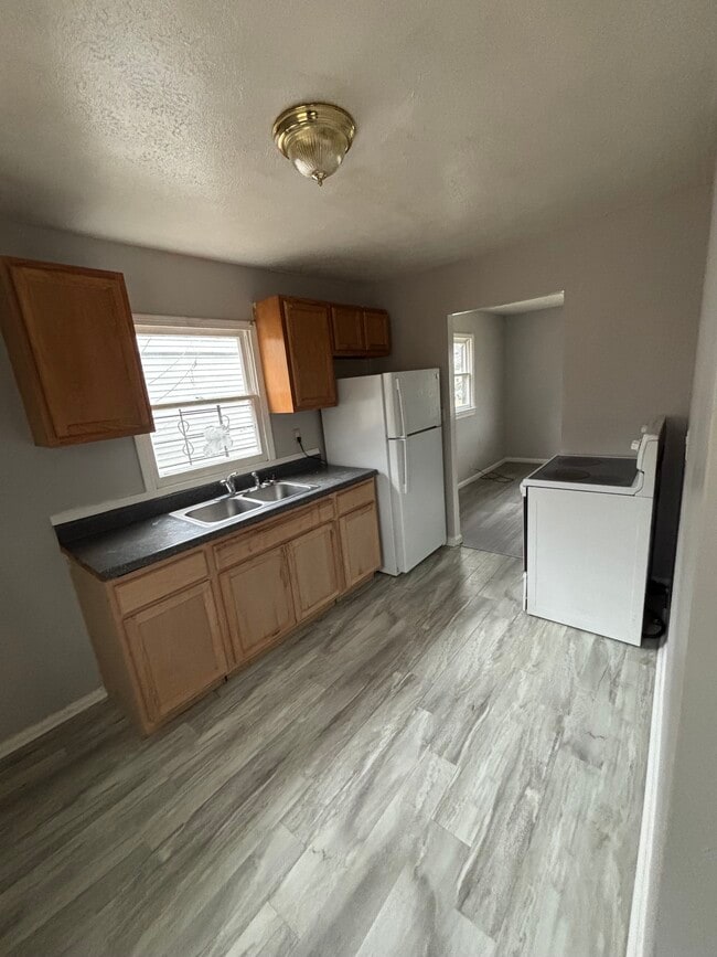 Kitchen - 323 N 36th St