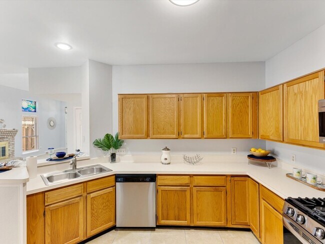 Building Photo - 2409 Baretta Dr