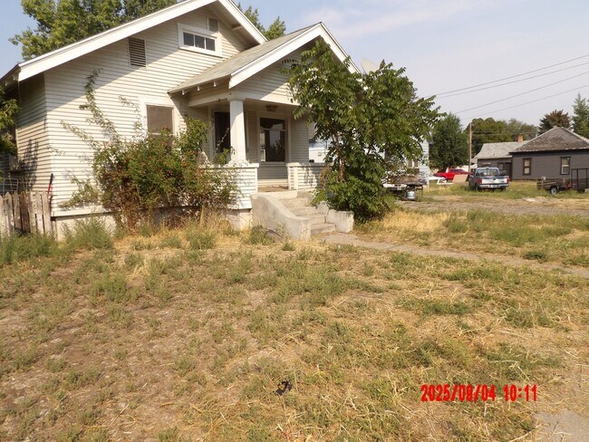 Foto del edificio - 2 Bedroom House with Full Basement