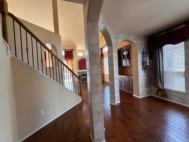 Building Photo - 2-Story in Pinecreek