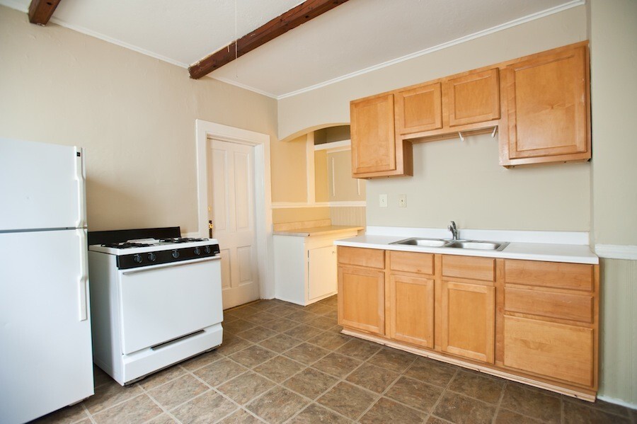 Primary Photo - 3221 N Newhall St