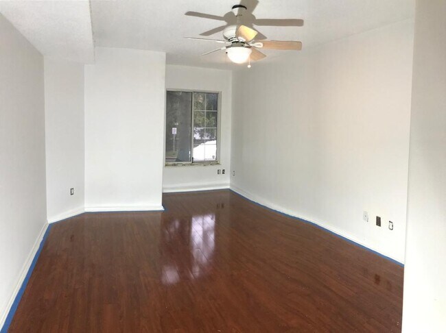 Building Photo - 26101 Village Ln
