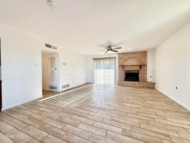 Building Photo - 10833 Cardigan Dr