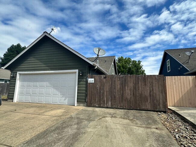 Building Photo - new carpet installed, 600sqft bonus room with large RV/Boat parking space