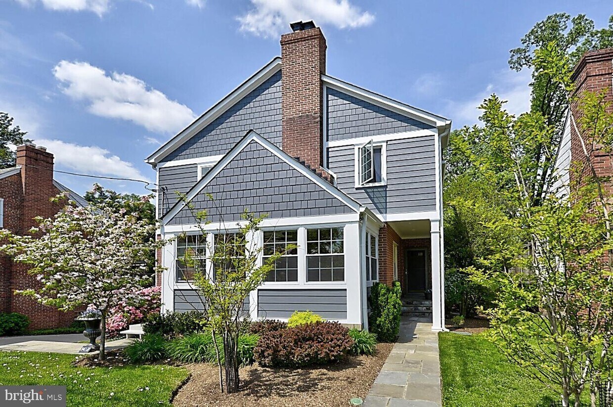 Primary Photo - 507 Pershing Dr