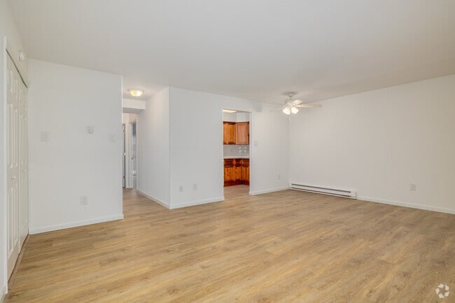 2BR, 1BA - 1,376SF - Living Room - Hunters Creek