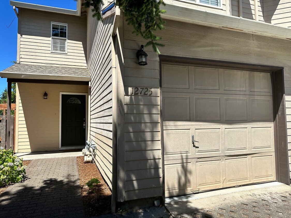 Primary Photo - Lydia Court Duplex