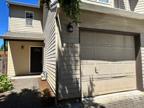 Building Photo - 12727 SE Lydia Ct