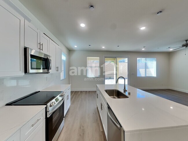 Foto del edificio - 261 Austin Bellerose Pl