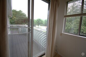 Building Photo - 607 Eastview Ct