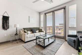 Building Photo - 400 N 2nd Ave