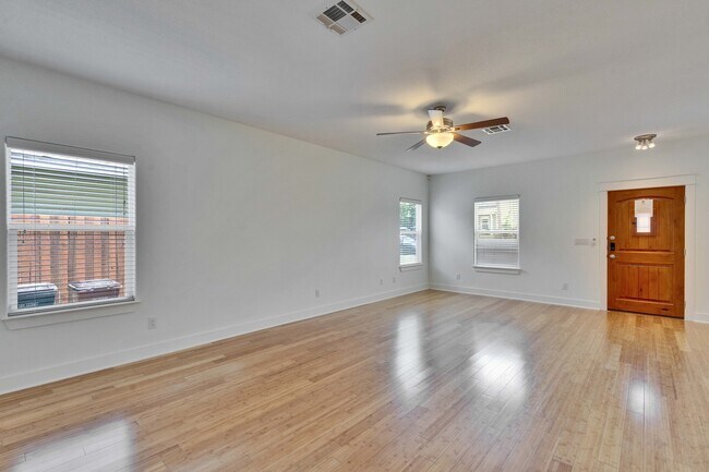 Foto del edificio - 2902 E 13th St