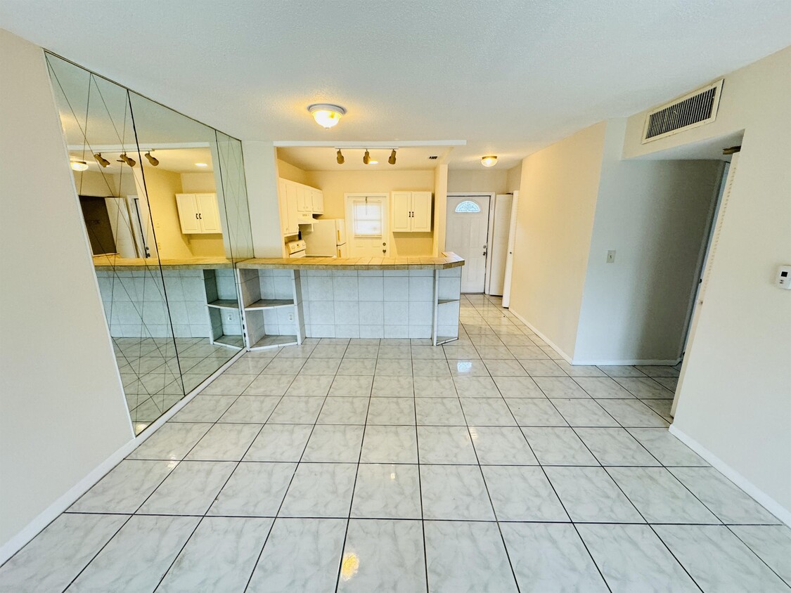 Primary Photo - 5001 W Oakland Park Blvd