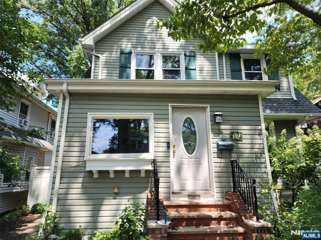 Primary Photo - 17 Cottage Pl