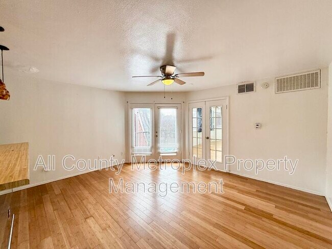 Foto del edificio - 9839 Walnut St