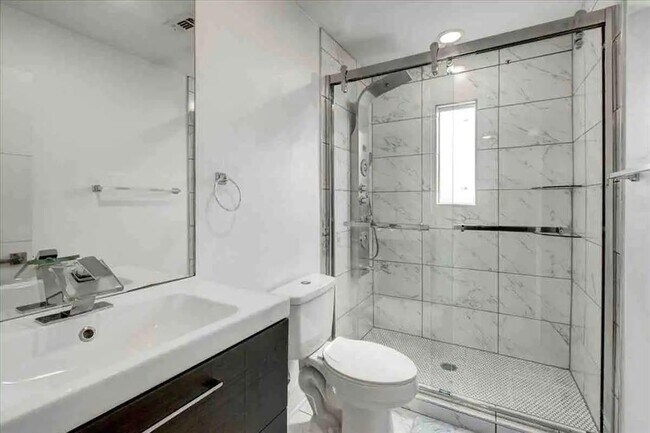 Foto del edificio - 1414 Bennett Ave