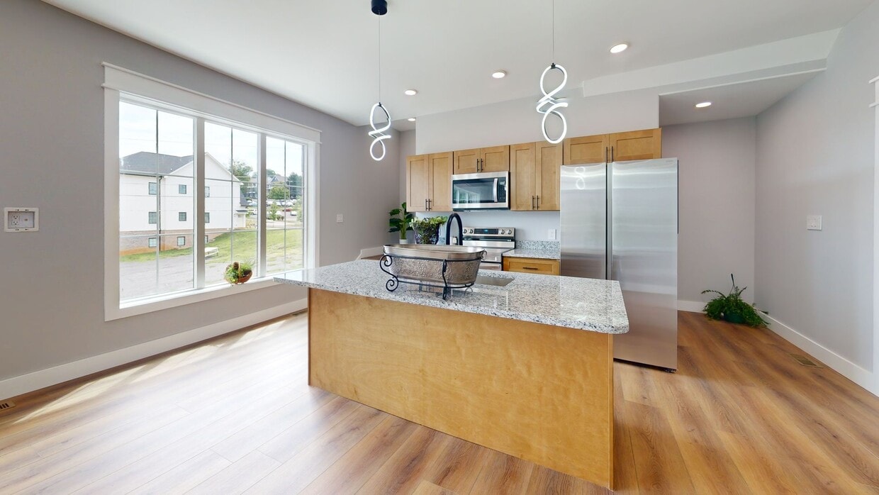 5BR/5BA Fort Sanders Townhome | Off-Campus... - 5BR/5BA Fort Sanders Townhome | Off-Campus...