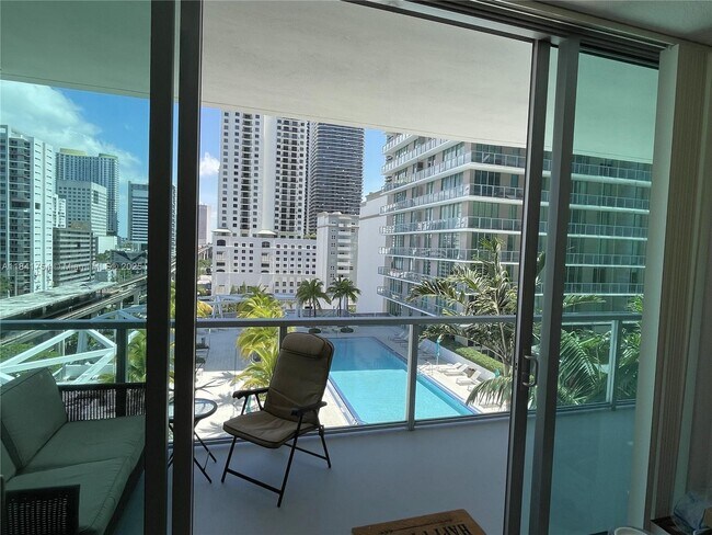 Foto del edificio - 79 SW 12th St
