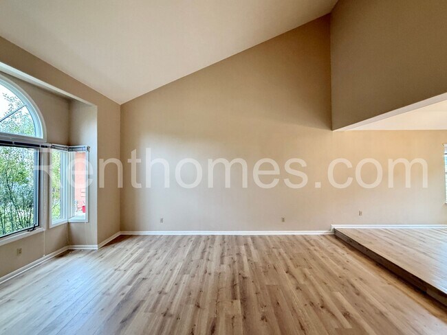 Foto del edificio - 12613 Crest Knolls Ct