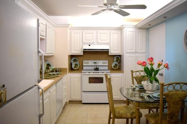 Building Photo - 1150 Hillsboro Mile