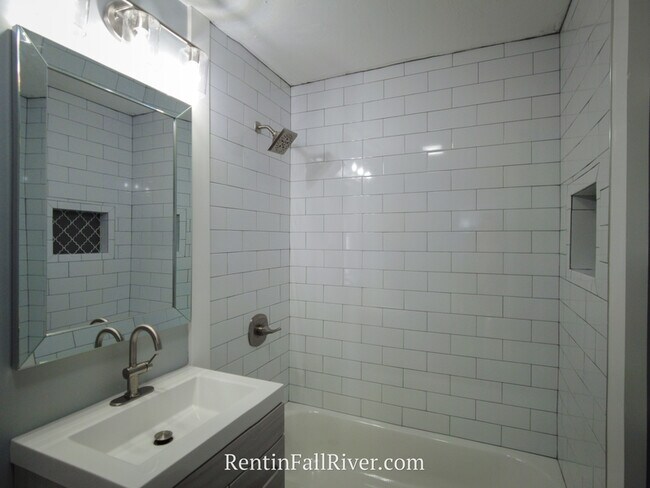 Building Photo - 76 Stetson St