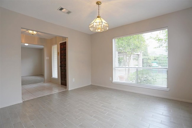 Building Photo - 9314 Riverside Lodge Dr