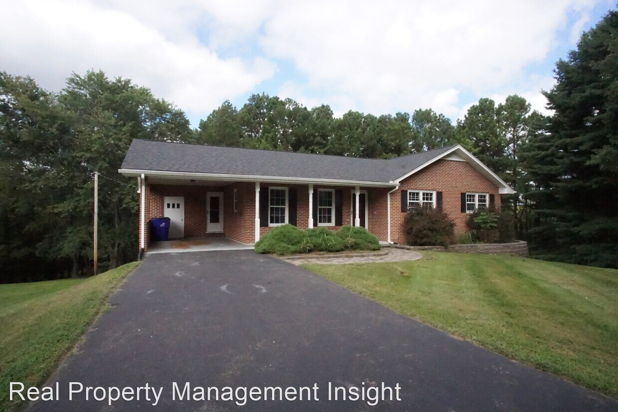 4 br, 2.5 bath House 170 South Central D... House for Rent in