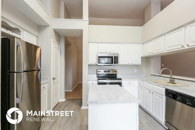 Building Photo - 304 Meadowglen Dr