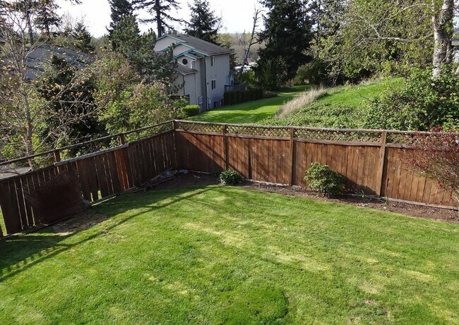 Foto del edificio - Large 6-Bedroom Home in Samish with a Fenced Yard MOVE IN READY
